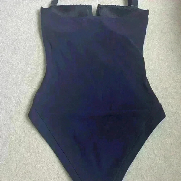 Shan Bandeau one piece swim light foam shelf bra adjustable strap/crochet size 8 - Picture 10 of 10